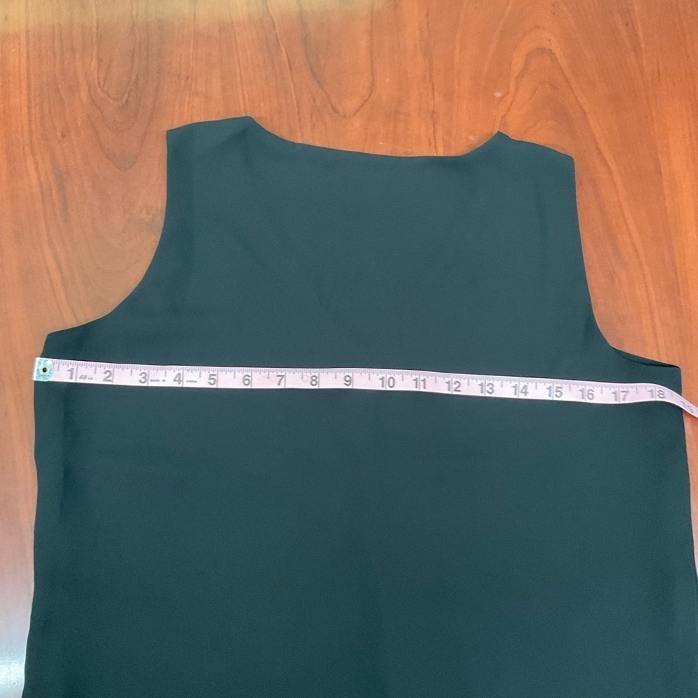 Chico’s V-neck Tank Pleated Front Black V-Neck Lined Flowy Size 6-8 (Chico’s 0) - Picture 7 of 10